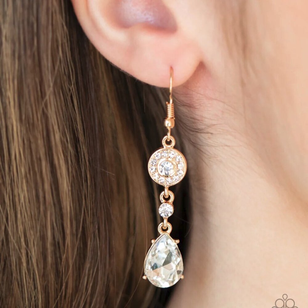 Paparazzi Jewelry Accessories - Graceful Glimmer - Gold Earrings - Vintage